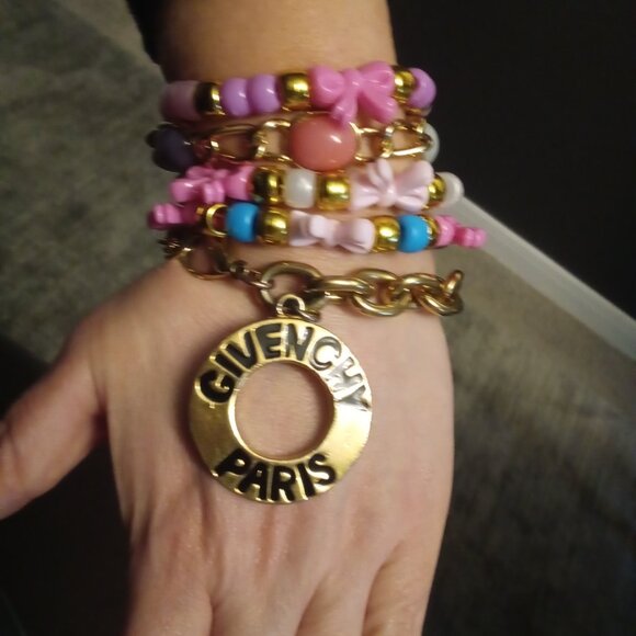 Givenchy Vintage 18k gold-plated Chunky Logo Givenchy Paris Bracelet - Picture 8 of 17